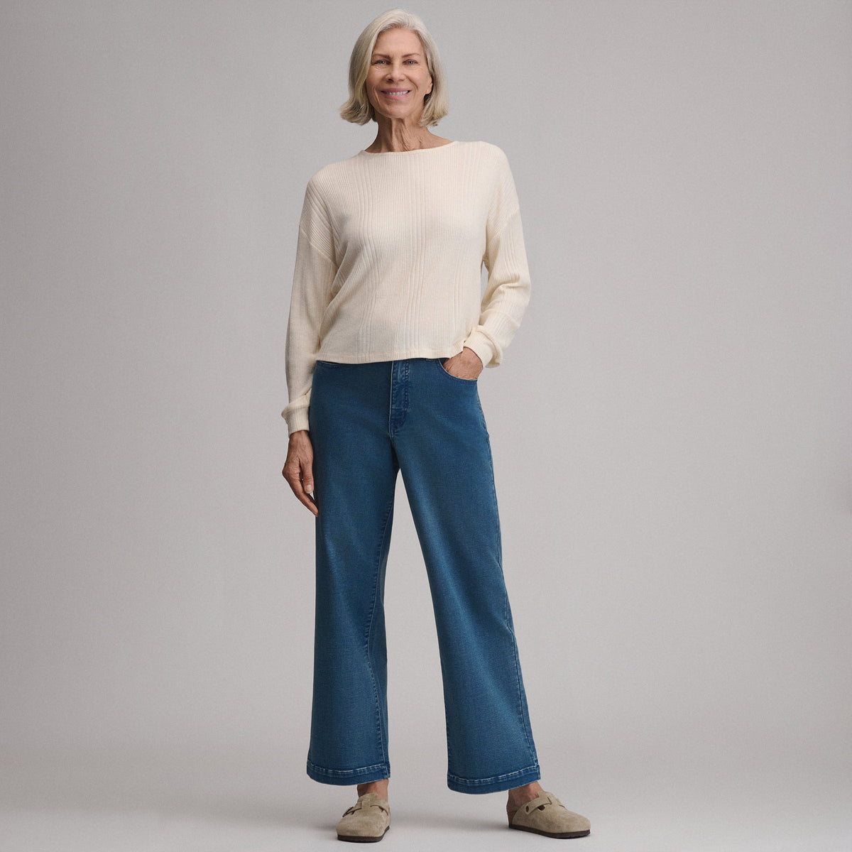 Eddie Bauer Women's High Waisted Wide-Leg Jean alternate view 3