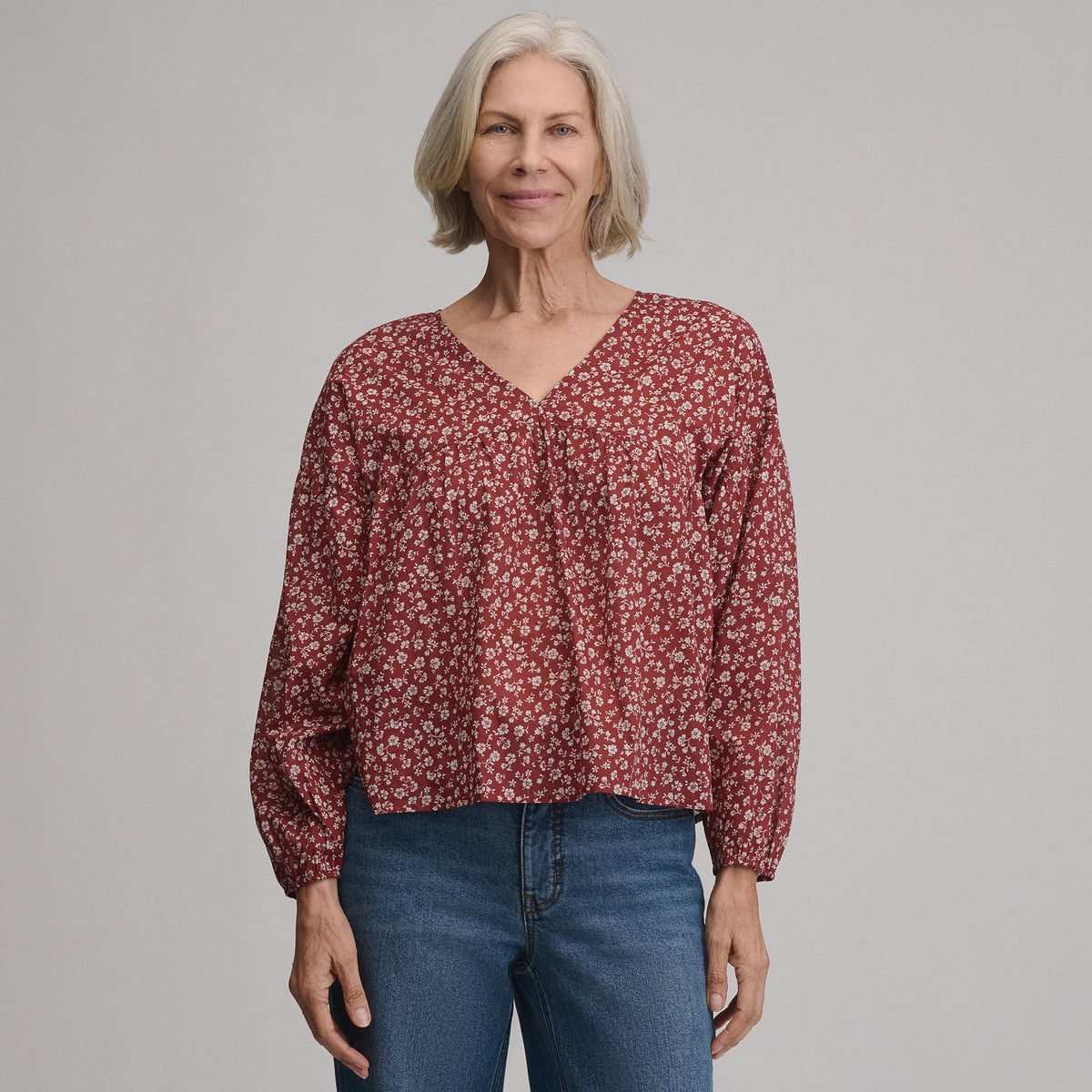 Eddie Bauer Women's Long-Sleeve V-Neck Relaxed Woven Popover alternate view 5
