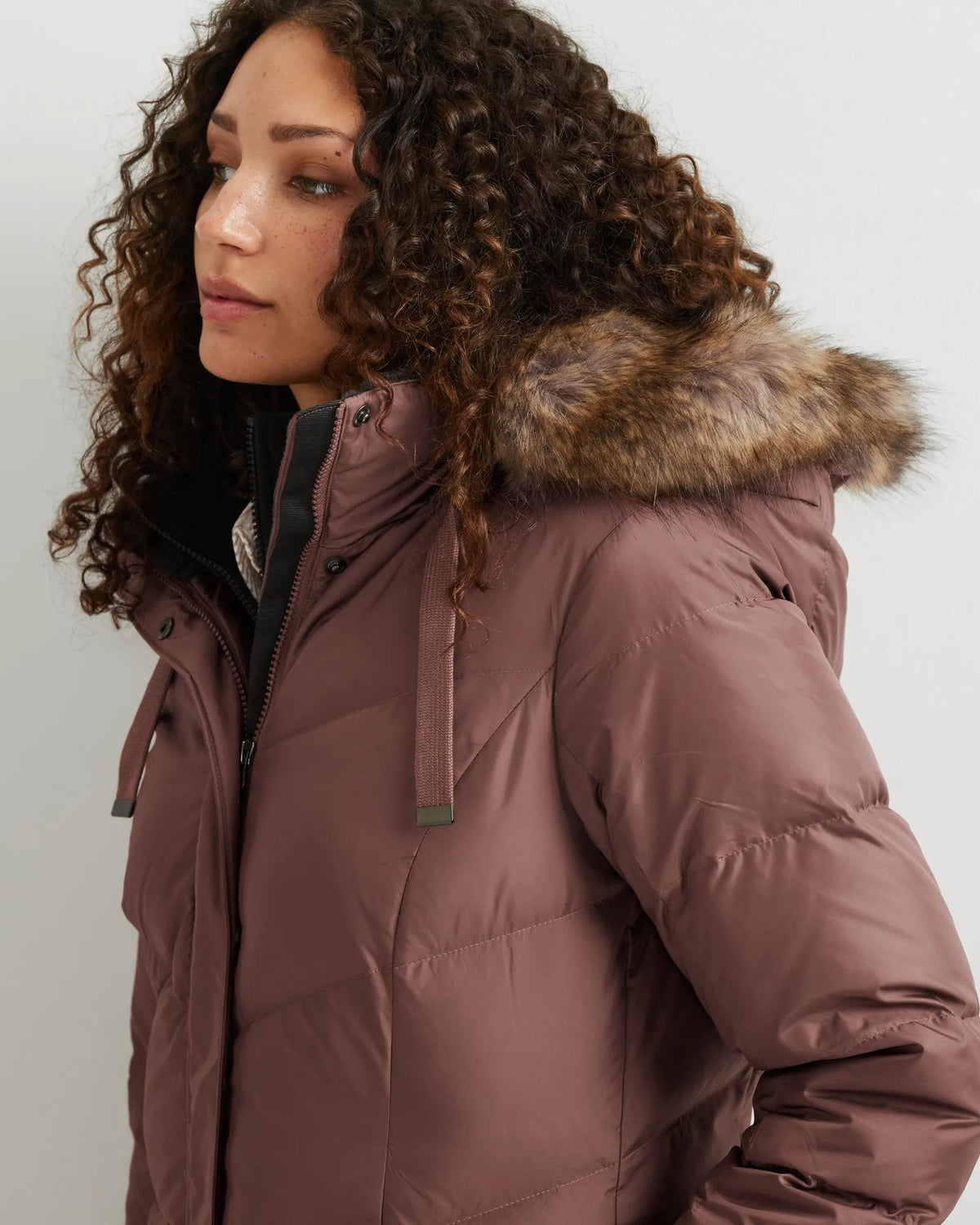 Eddie Bauer Women's Lodge Cascadian Down Hooded Parka alternate view 5