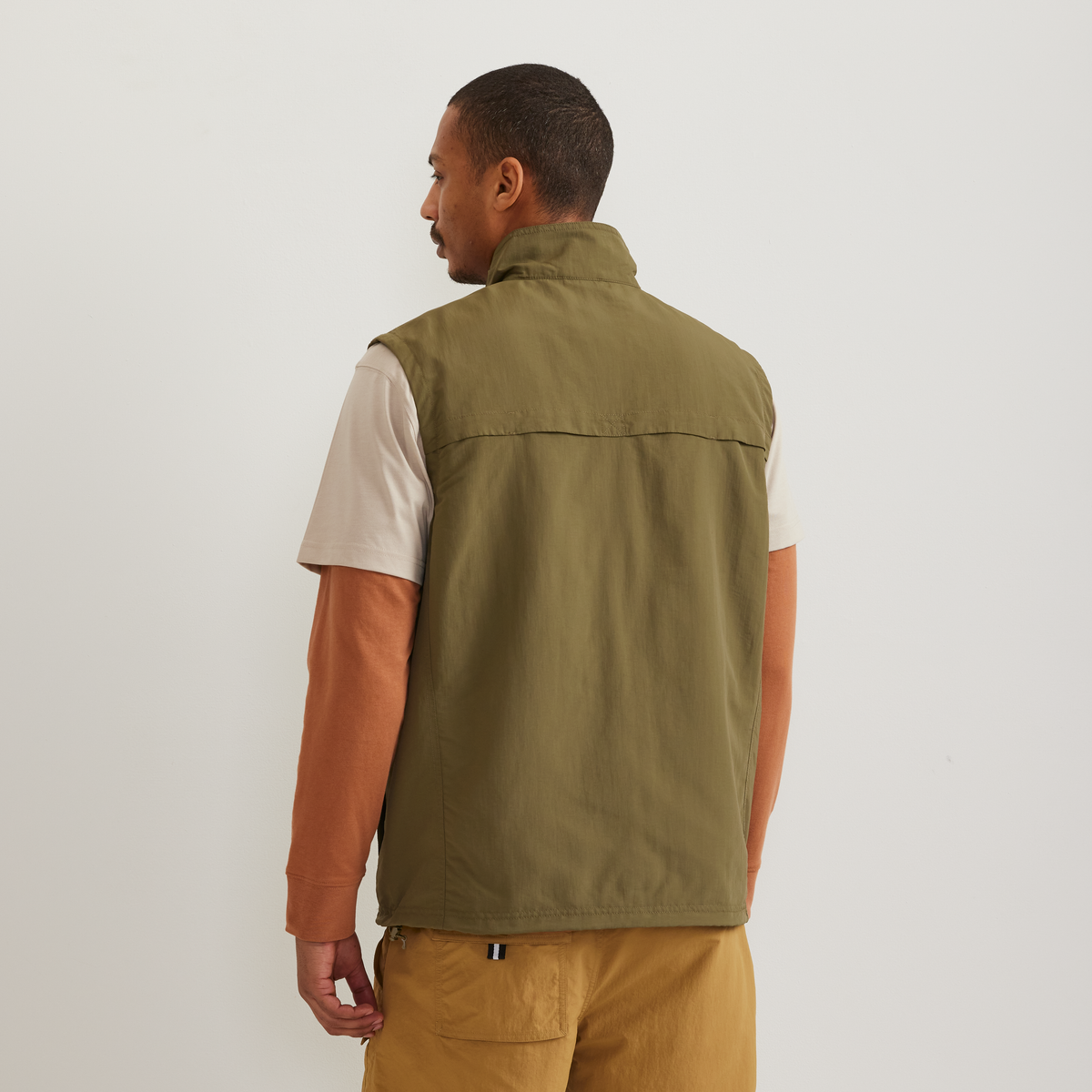 Eddie Bauer Men's Adventurer Hiking Vest alternate view 4