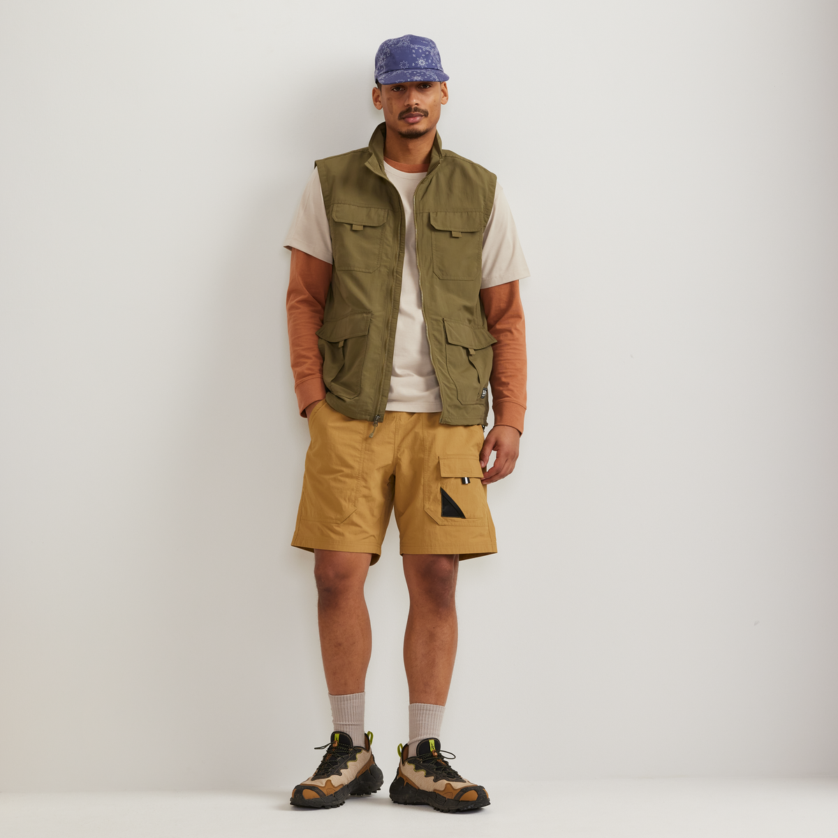 Eddie Bauer Men's Adventurer Hiking Vest alternate view 5