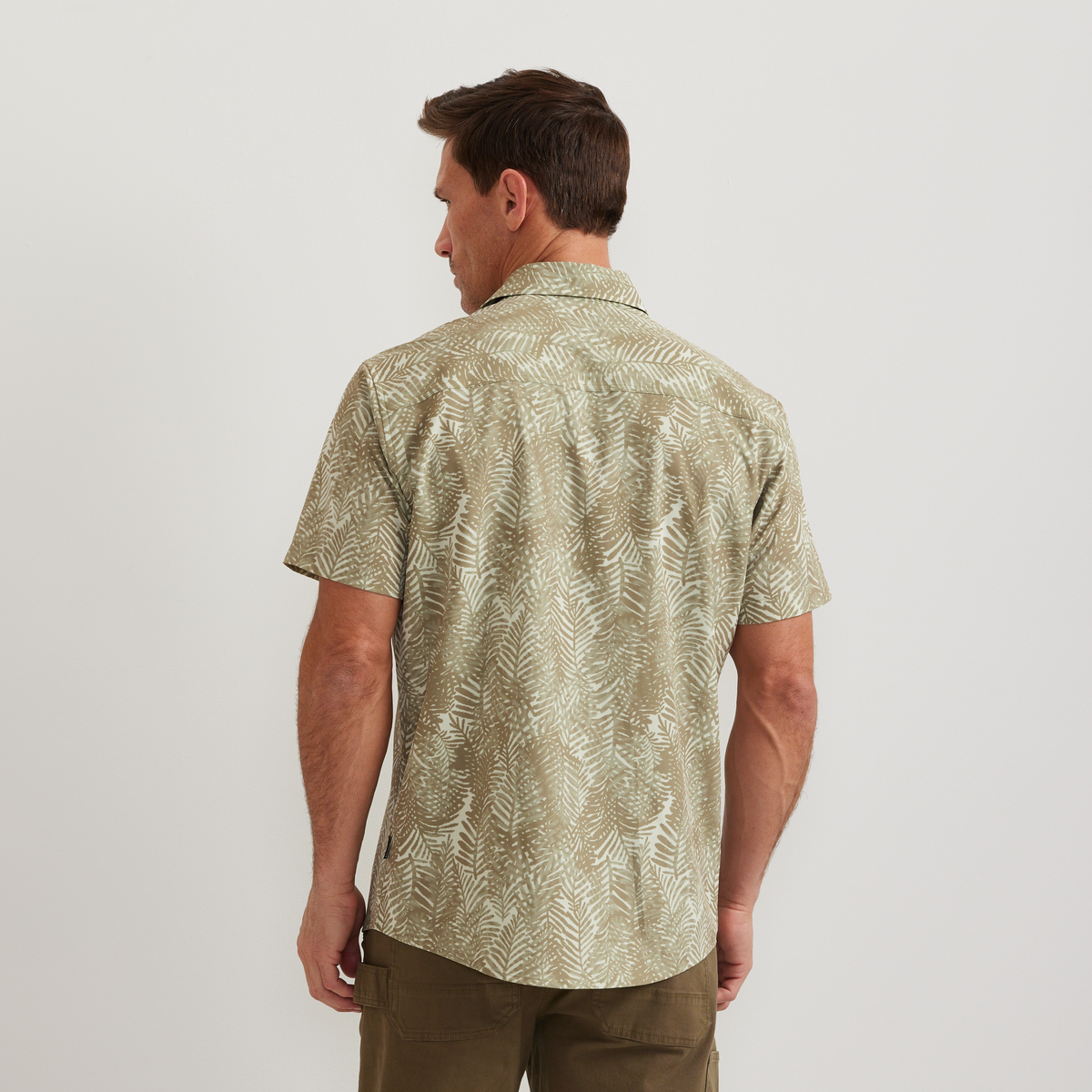 Eddie Bauer Men's Departure One-Pocket Shirt alternate view 4