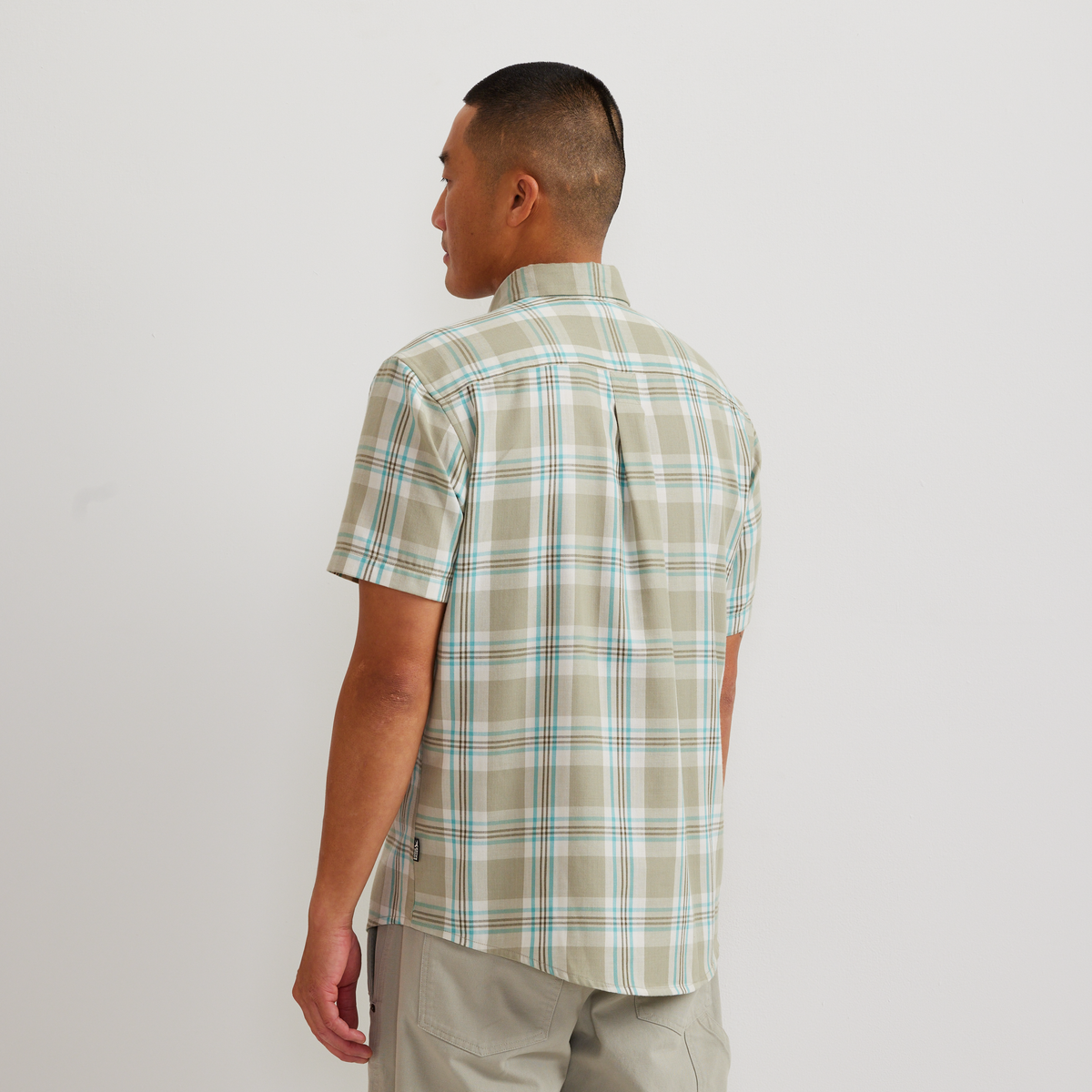 Eddie Bauer Men's Tidelands Short-Sleeve Yarn-Dyed Textured Shirt alternate view 4