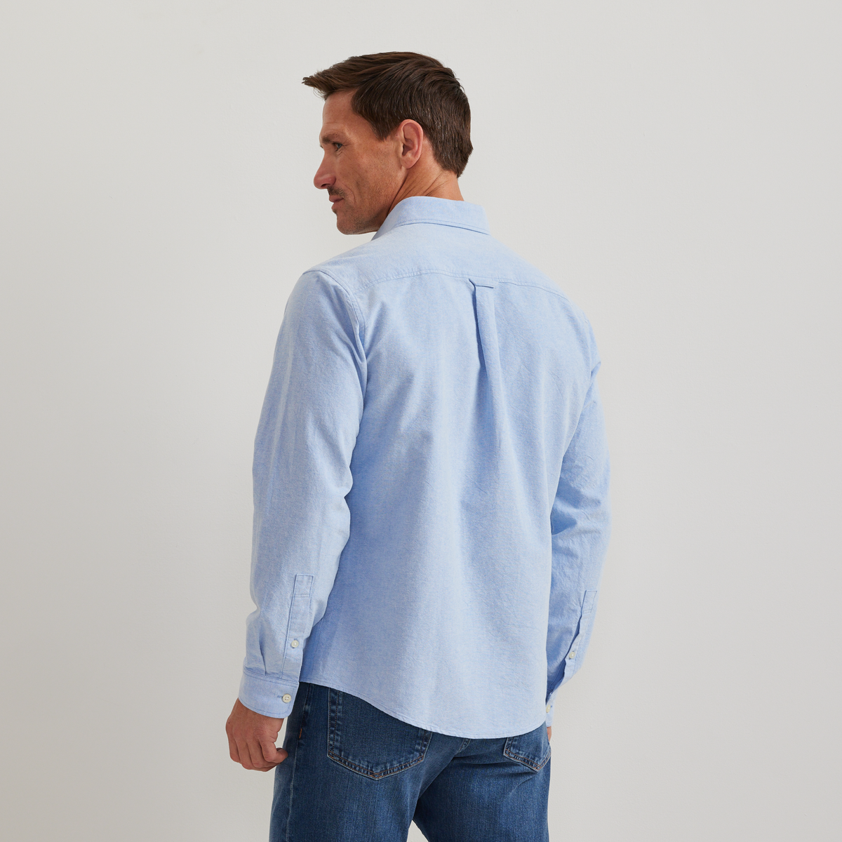 Eddie Bauer Men's Eddie's Oxford Shirt alternate view 4