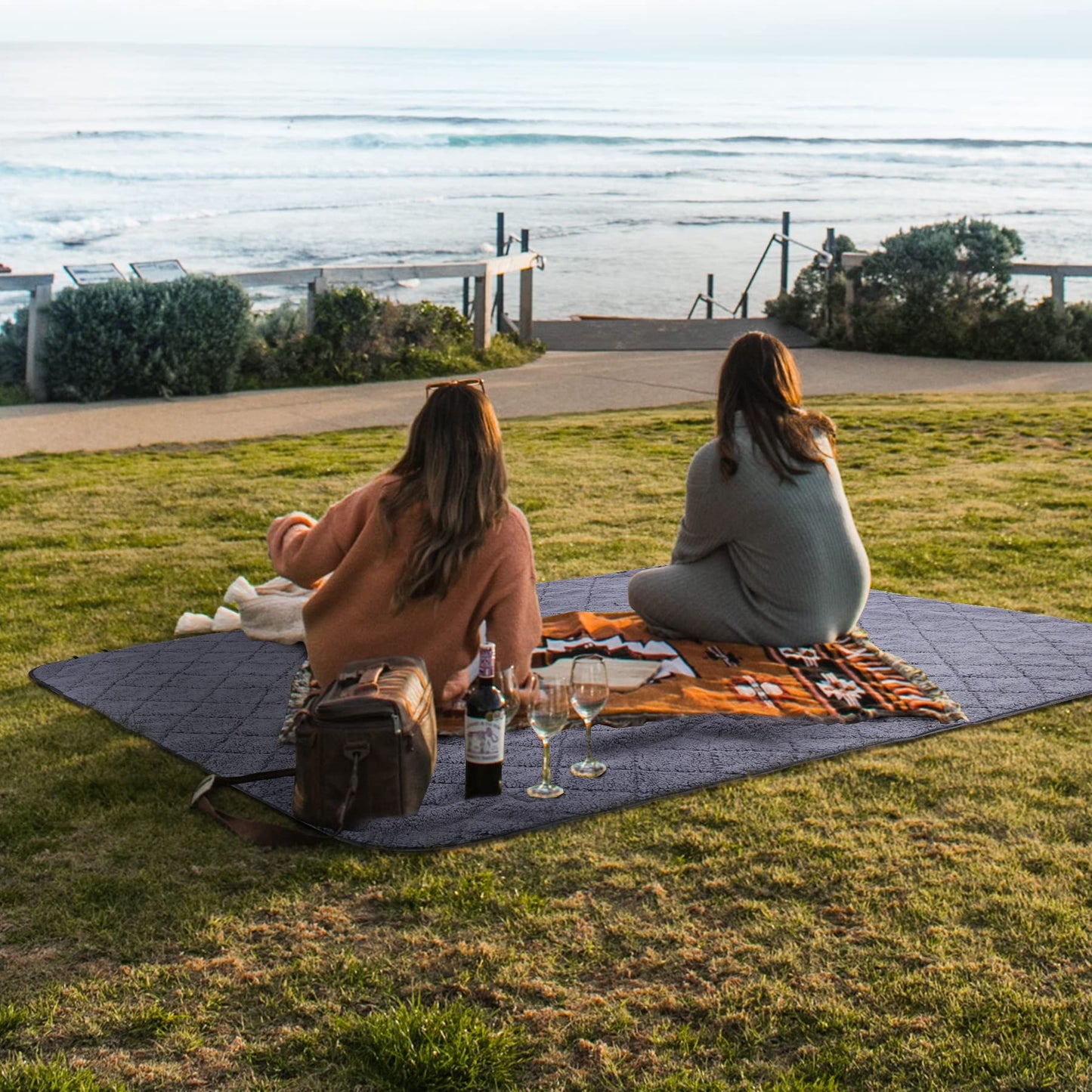 REDCAMP Large Camping Blanket with Sherpa Lining, Cold Weather Warm Outdoor Blanket Windproof for Camping Stadium, Machine Washable 59"x 79"