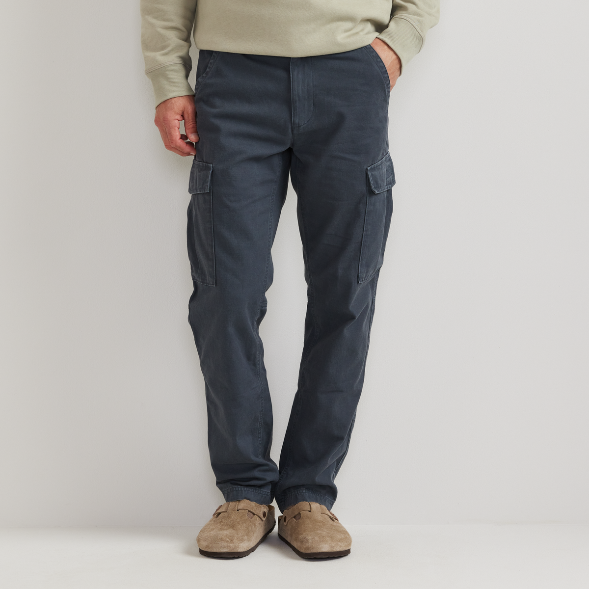 Eddie Bauer Men's Interbay Cargo Pants alternate view 4