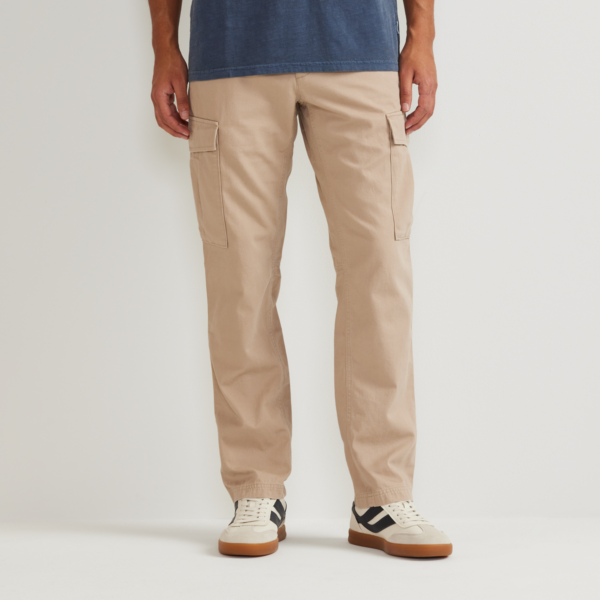 Eddie Bauer Men's Interbay Cargo Pants alternate view 5