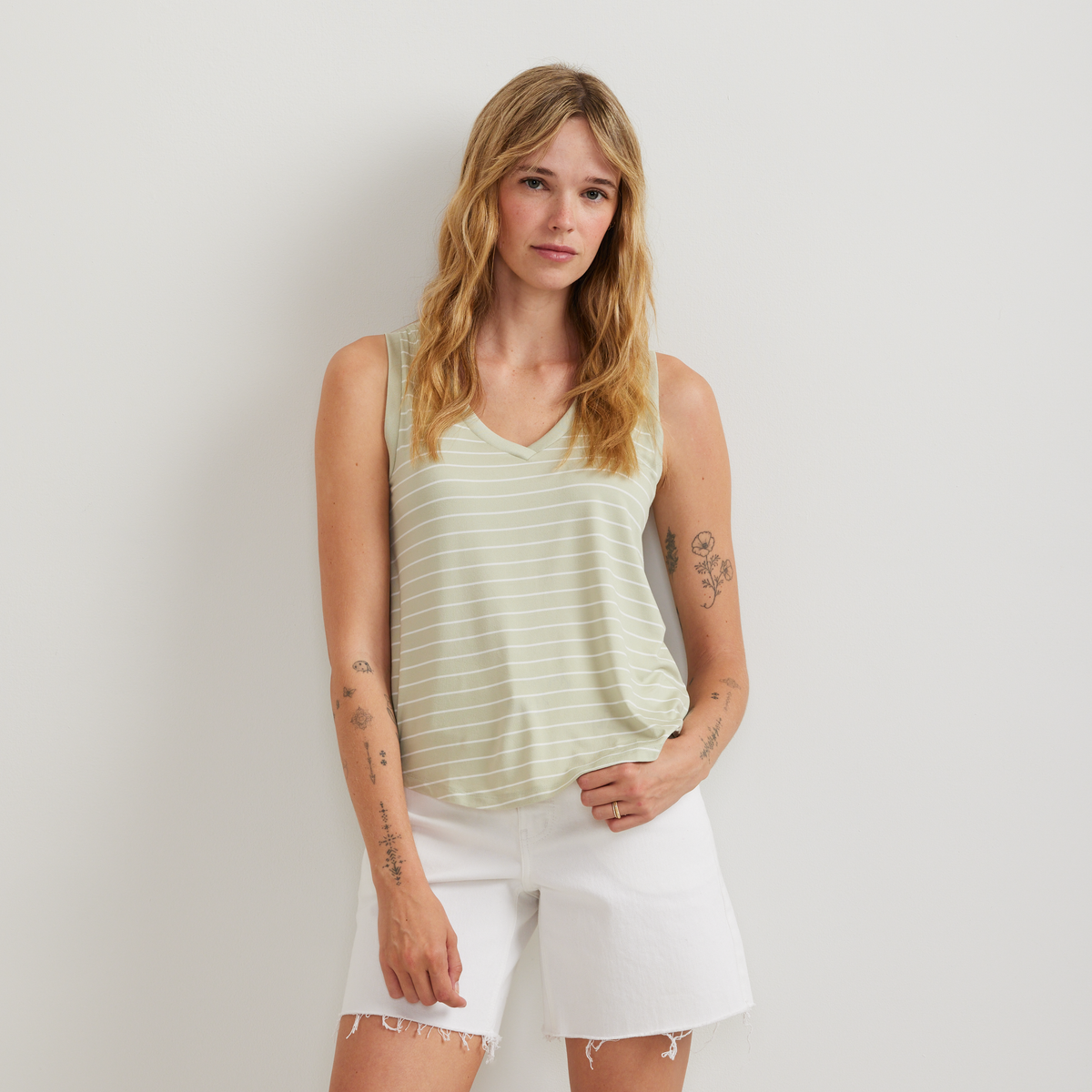 Eddie Bauer Women's Surreal V-Neck Travel Tank alternate view 2