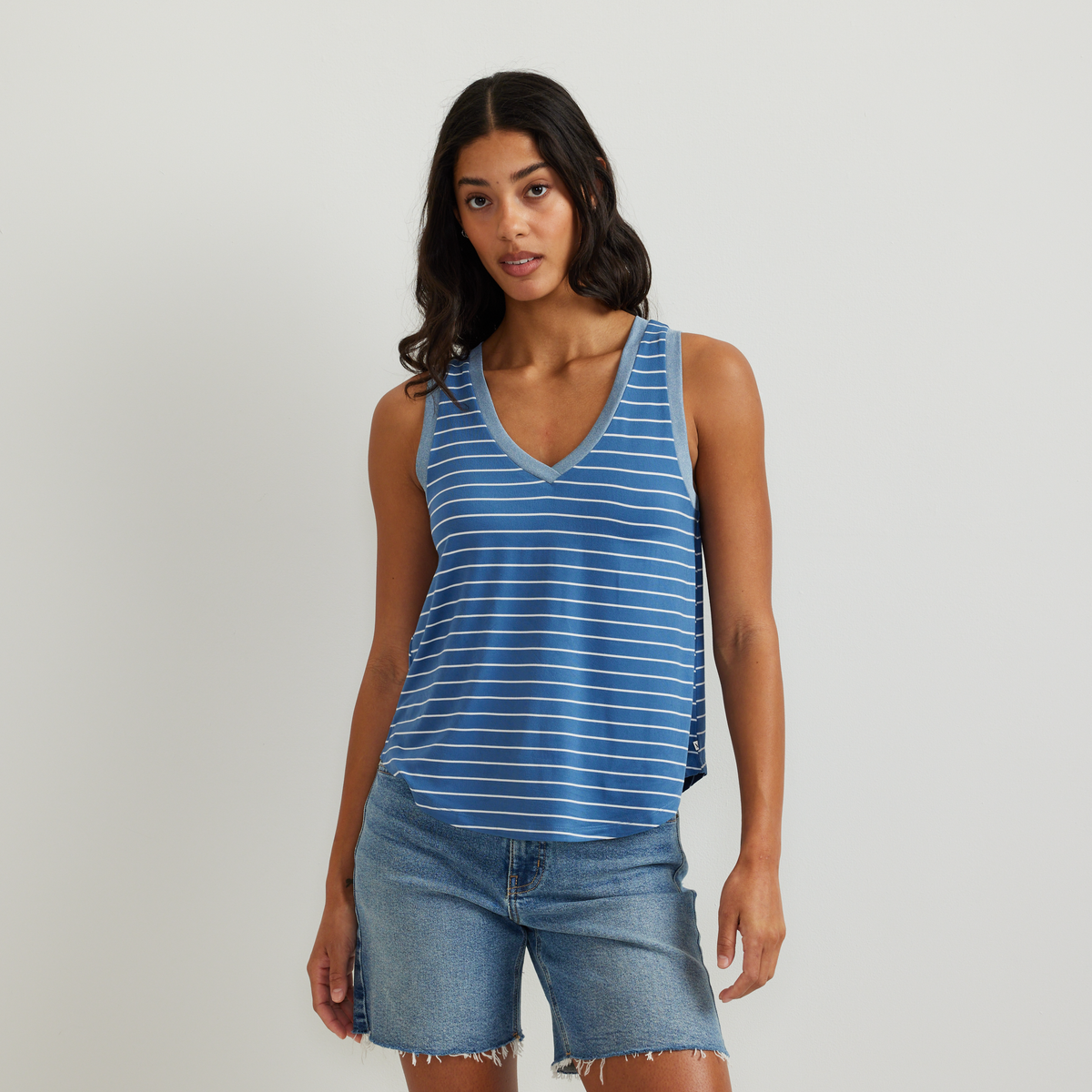 Eddie Bauer Women's Surreal V-Neck Travel Tank alternate view 4