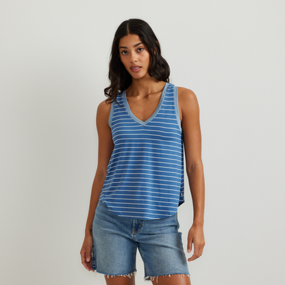 Eddie Bauer Women's Surreal V-Neck Travel Tank alternate view 4
