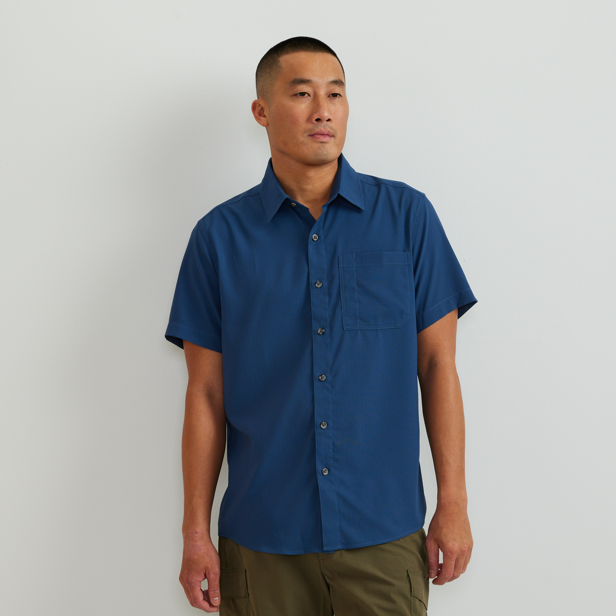 Eddie Bauer Men's Short Sleeve Destination Shirt-Solid alternate view 2