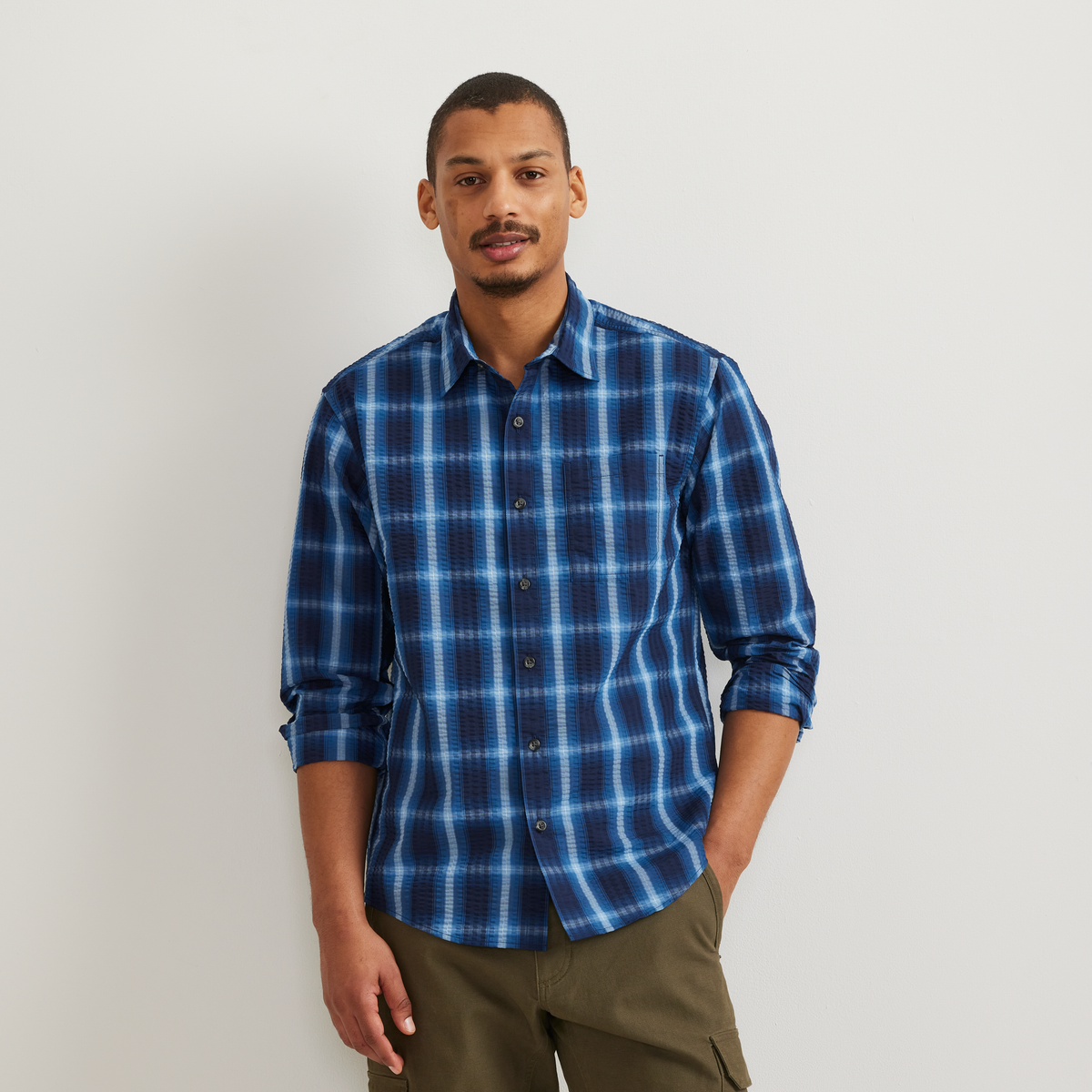 Eddie Bauer Men's Long-Sleeve Pack It 3.0 Seersucker Shirt alternate view 3