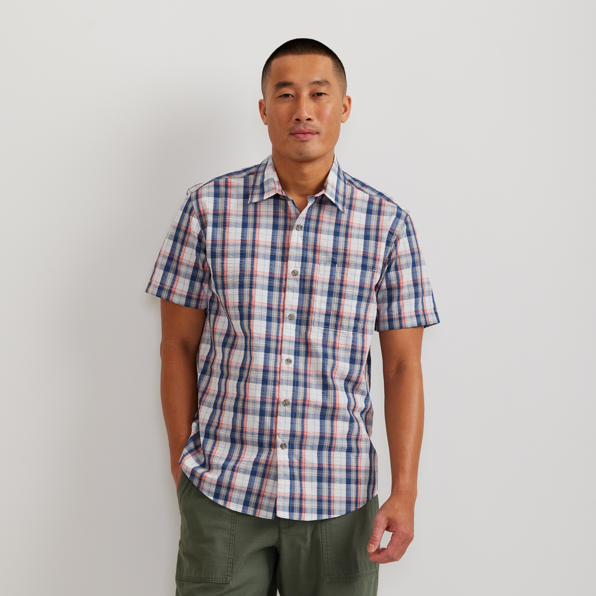 Eddie Bauer Men's Short-Sleeve Pack It 3.0 Seersucker Shirt alternate view 3