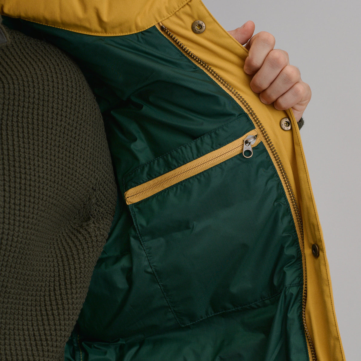 Eddie Bauer Men's Kara Koram Vest alternate view 2