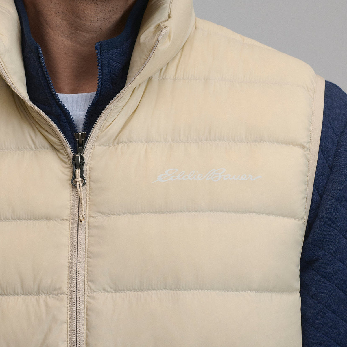 Eddie Bauer Men's CirrusLite Down Vest alternate view 2