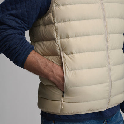 Eddie Bauer Men's CirrusLite Down Vest alternate view 3