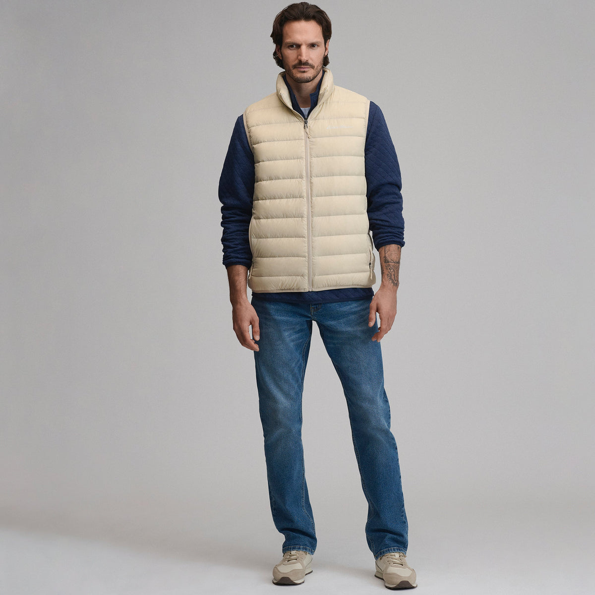 Eddie Bauer Men's CirrusLite Down Vest alternate view 4