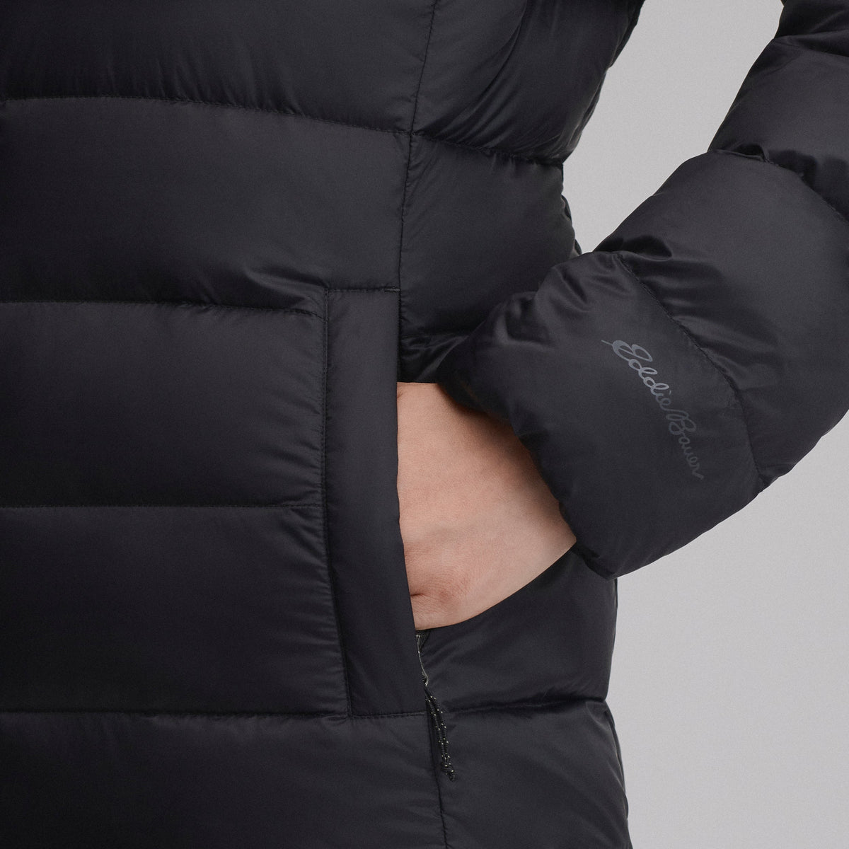 Eddie Bauer Women's CirrusLite Down Hooded Parka alternate view 2