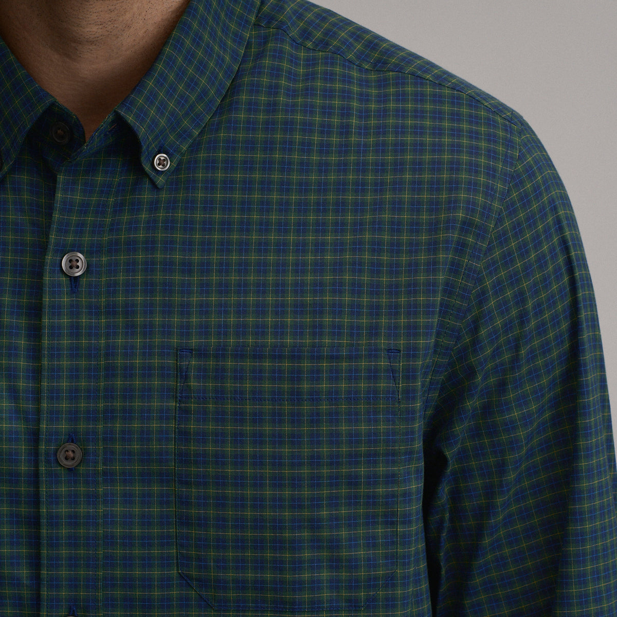 Eddie Bauer Men's Long-Sleeve Voyager 2.0 Dress Shirt alternate view 2