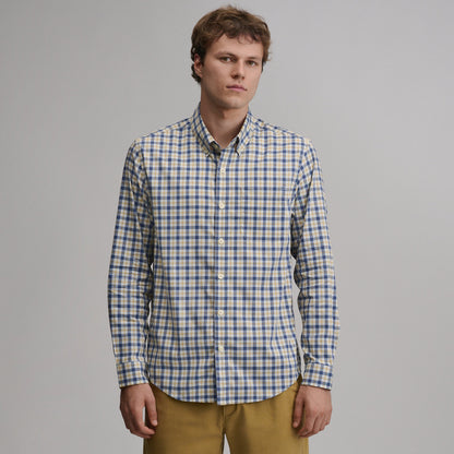 Eddie Bauer Men's Long-Sleeve Voyager 2.0 Dress Shirt alternate view 4