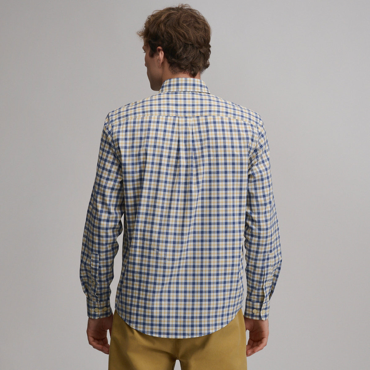 Eddie Bauer Men's Long-Sleeve Voyager 2.0 Dress Shirt alternate view 5