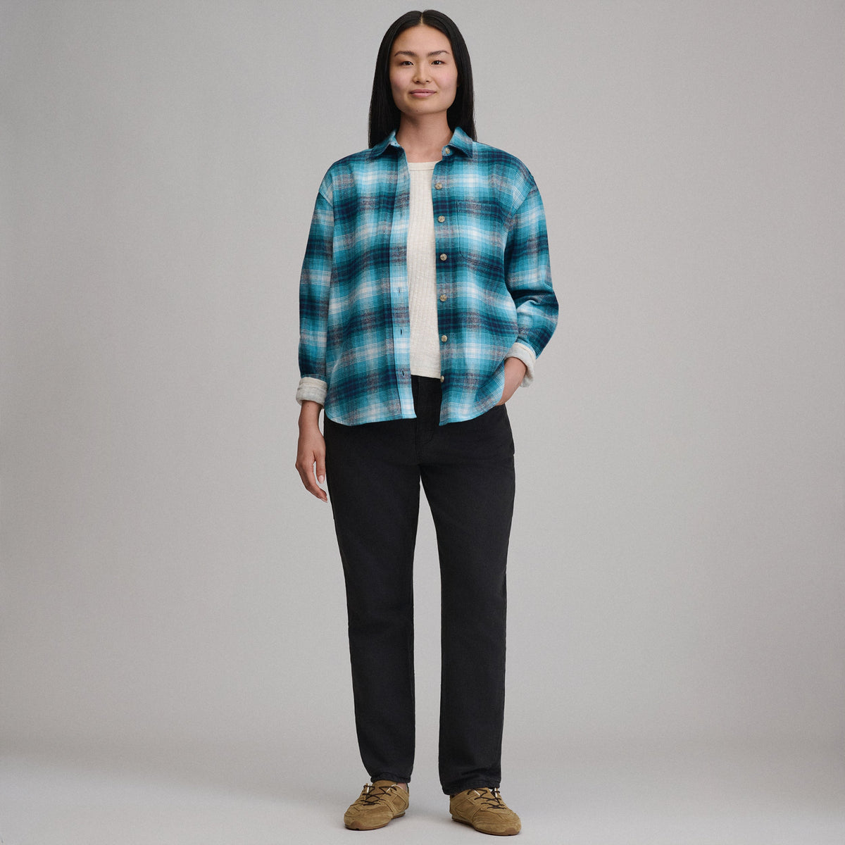 Eddie Bauer Women's Long-Sleeve Heritage Soft Boyfriend Flannel Shirt alternate view 3