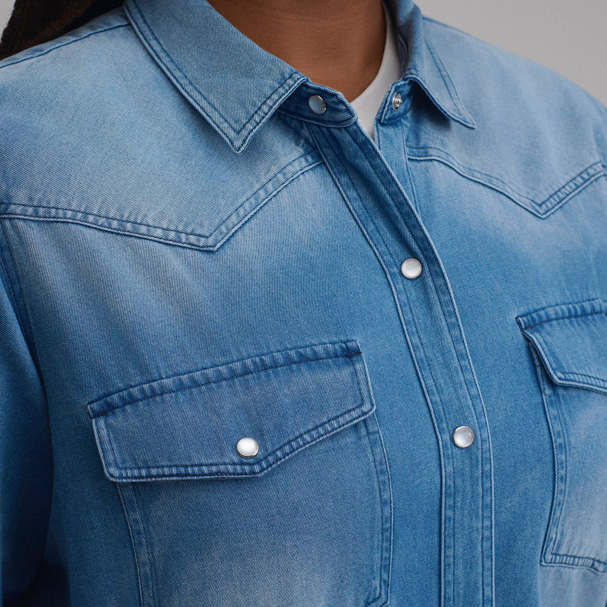 Eddie Bauer Women's Long-Sleeve Western Denim Shirt alternate view 4