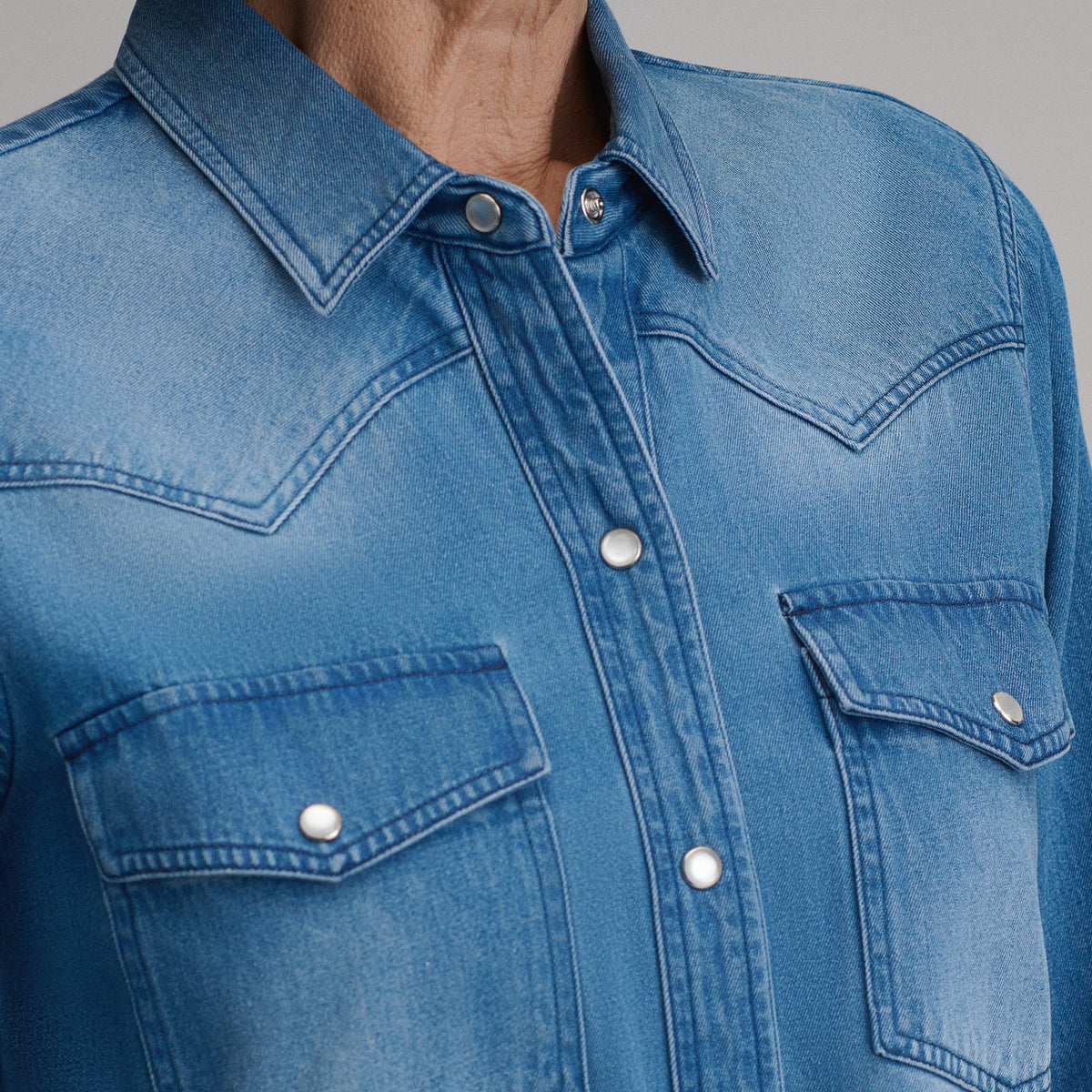 Eddie Bauer Women's Long-Sleeve Western Denim Shirt alternate view 5