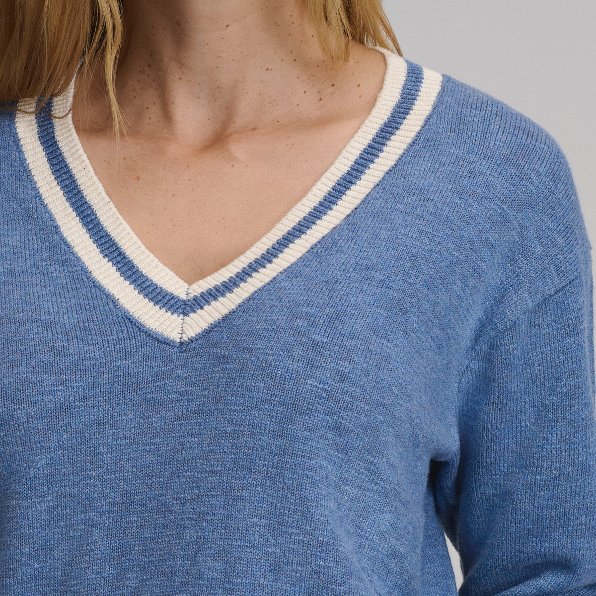 Eddie Bauer Women's Everyday V-Neck Sweater - Tipped Collar alternate view 2