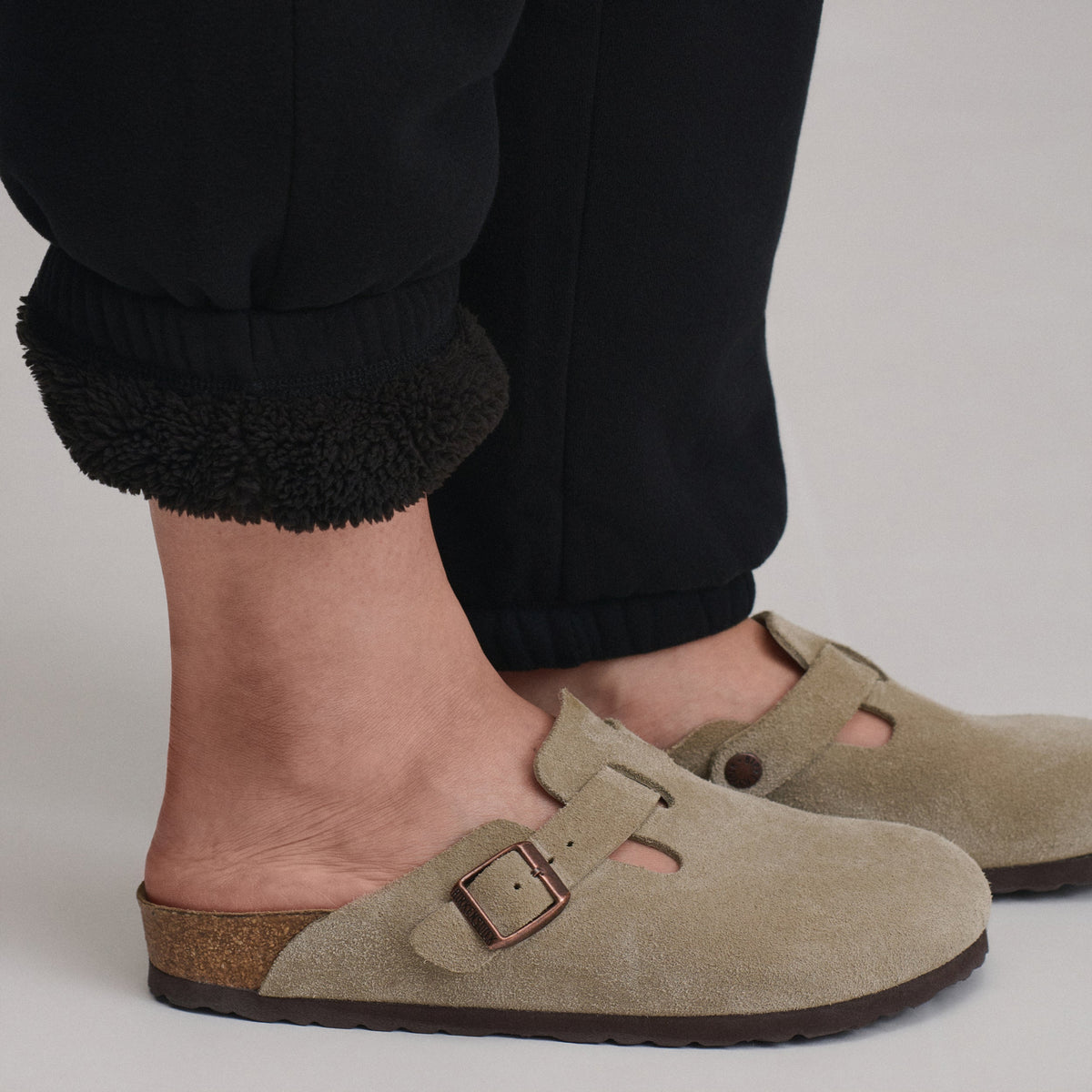 Eddie Bauer Women's The Vintage Soft Faux Sherpa Lined Jogger alternate view 3