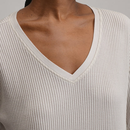 Eddie Bauer Women's Long-Sleeve V-Neck Boyfriend Thermal Crew alternate view 2