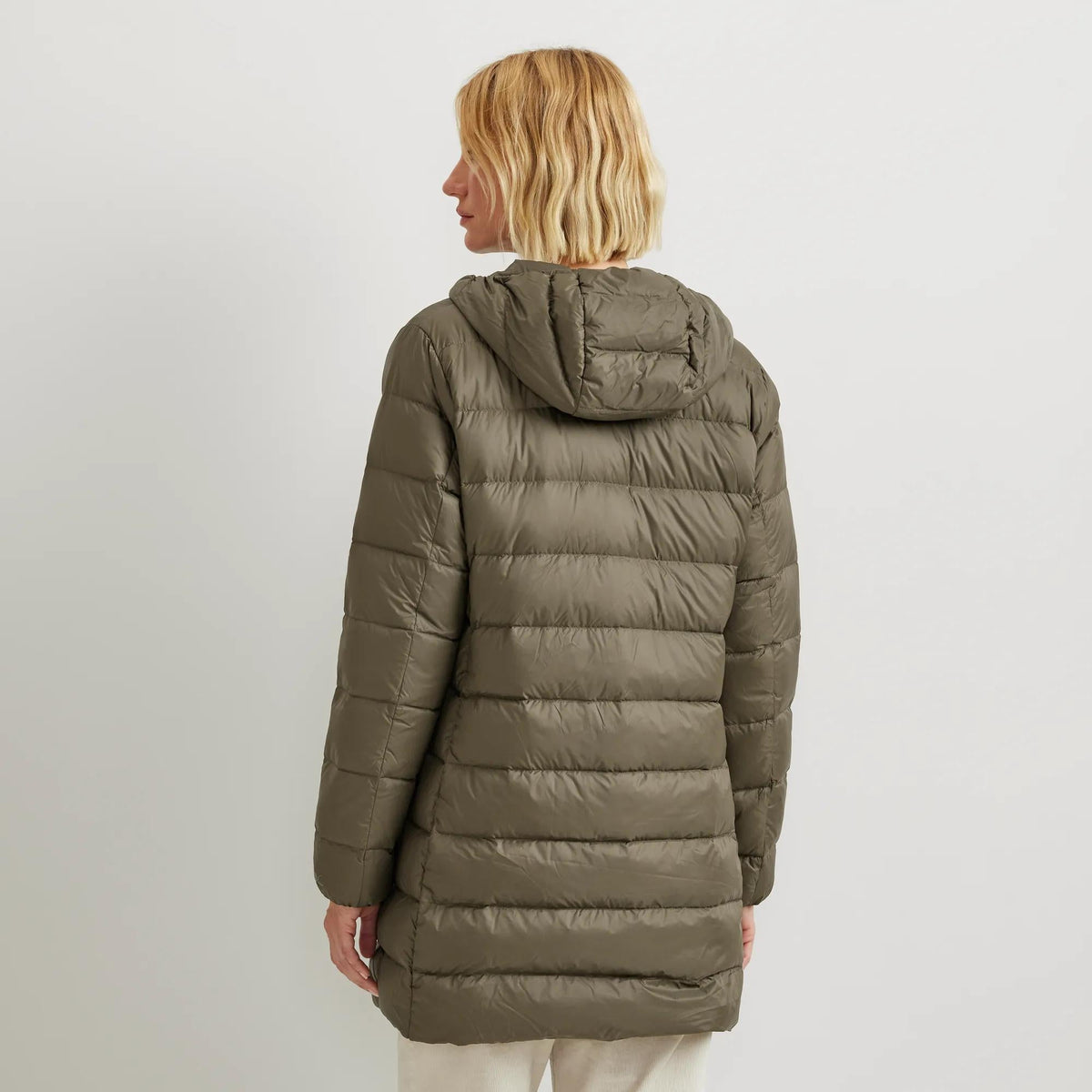 Eddie Bauer Women's CirrusLite Down Hooded Parka alternate view 3