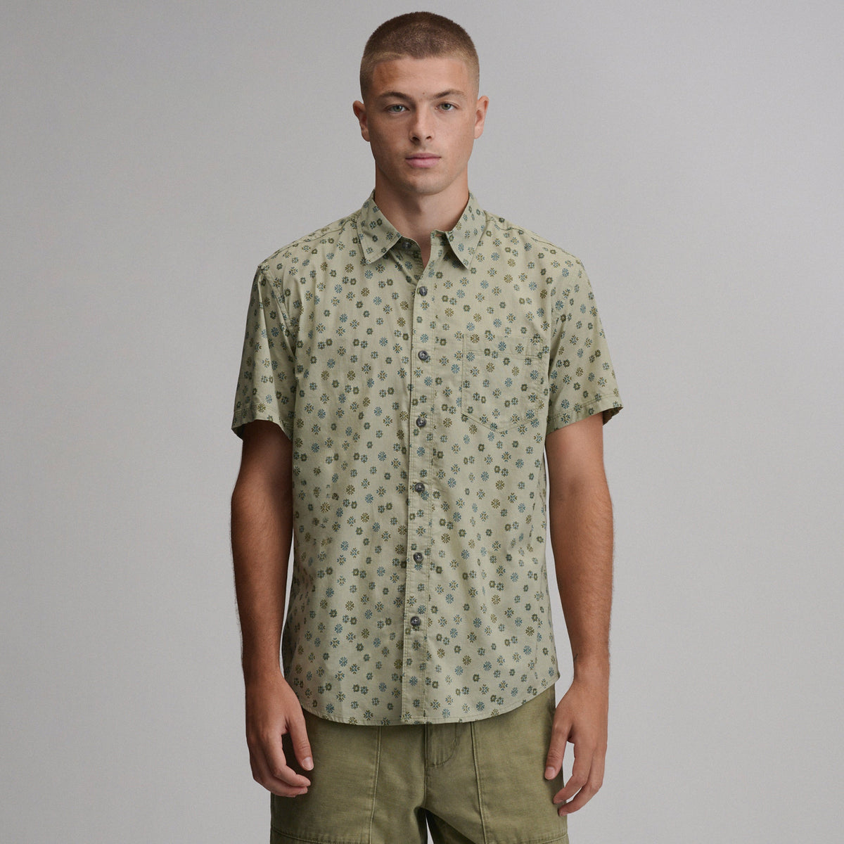 Eddie Bauer Men's Baja Short-Sleeve Shirt - Print alternate view 4