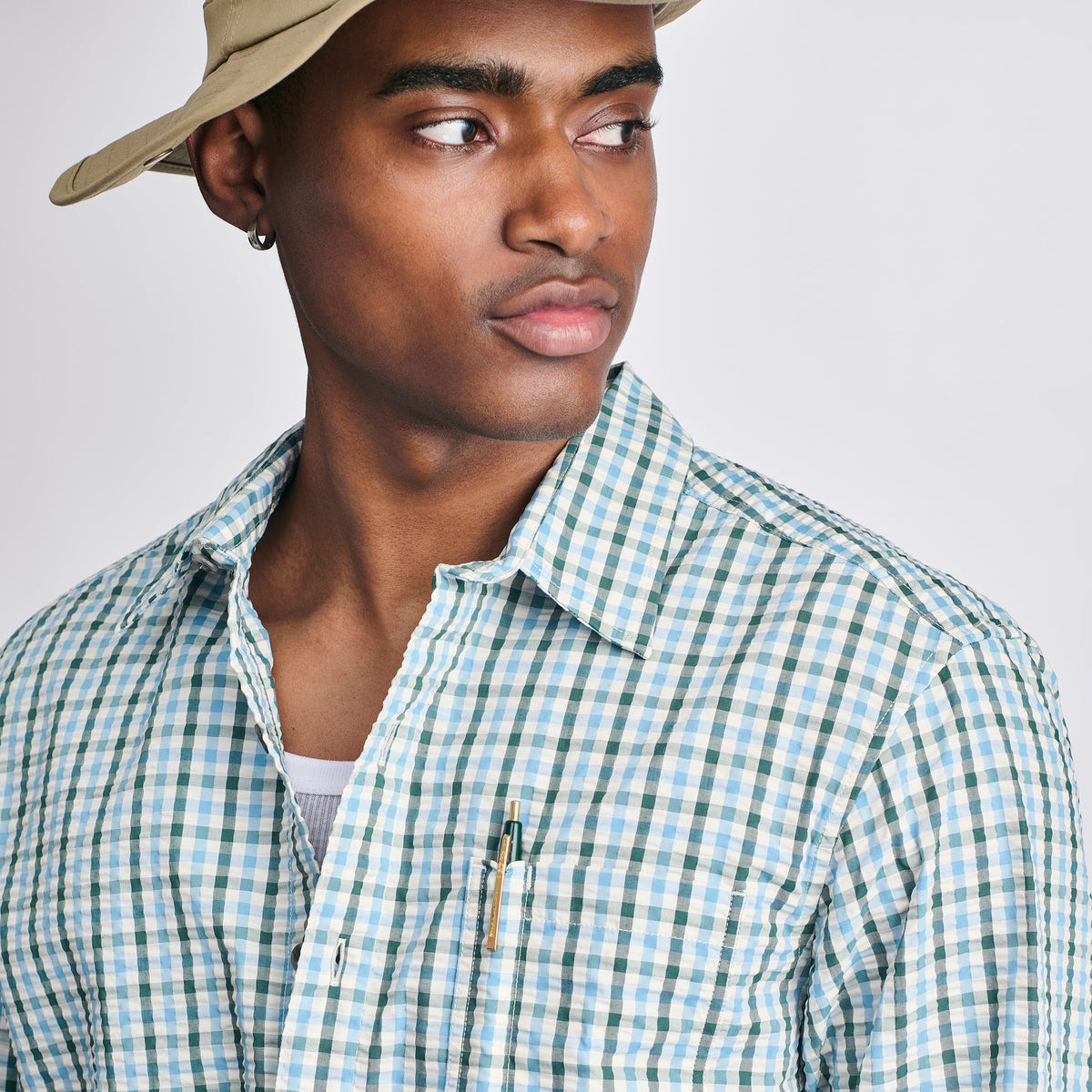 Eddie Bauer Men's Long-Sleeve Pack It 3.0 Seersucker Shirt alternate view 2