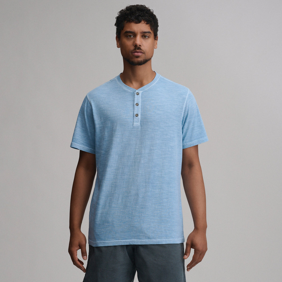 Eddie Bauer Men's Short-Sleeve Sunwashed Cotton Henley alternate view 4