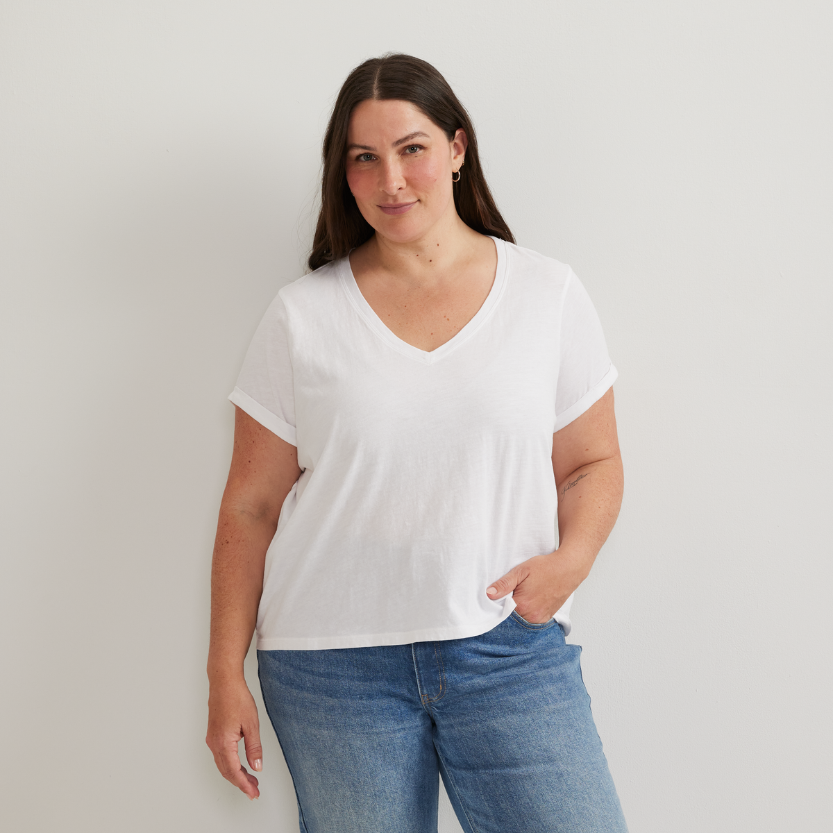 Eddie Bauer Women's Sunwashed V-Neck T-Shirt alternate view 4