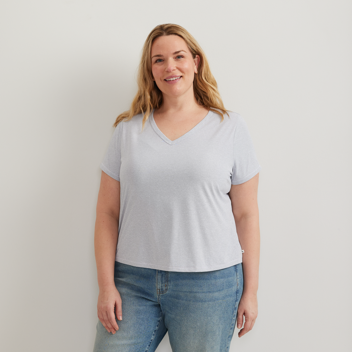 Eddie Bauer Women's Trek Light Hike Short-Sleeve V-Neck T-Shirt alternate view 3