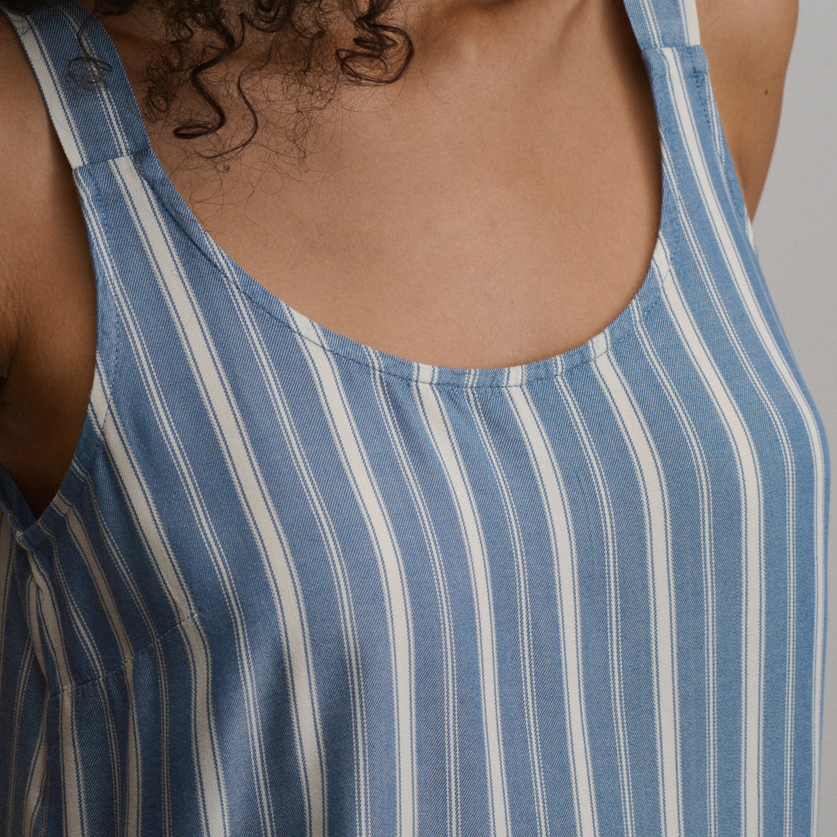 Eddie Bauer Women's Destination Tank alternate view 2