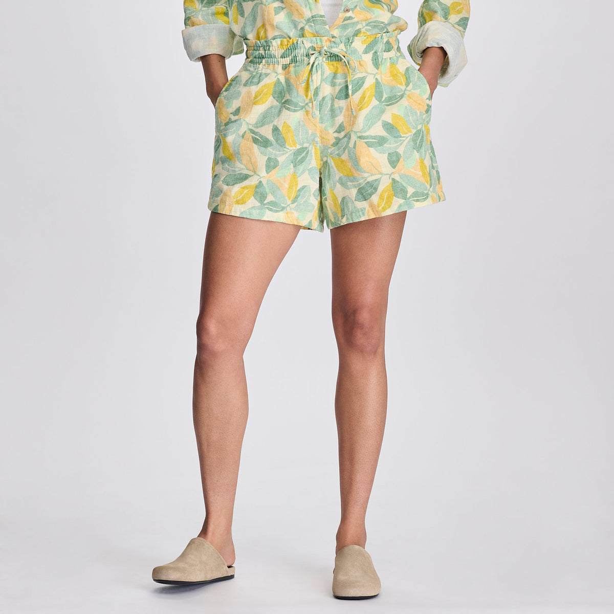 Eddie Bauer Women's Woven Cotton Slub Short alternate view 3