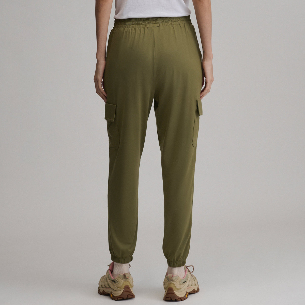 Eddie Bauer Women's Sightseer Knit Cargo Pants alternate view 1
