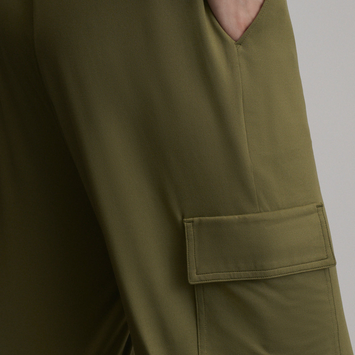 Eddie Bauer Women's Sightseer Knit Cargo Pants alternate view 2