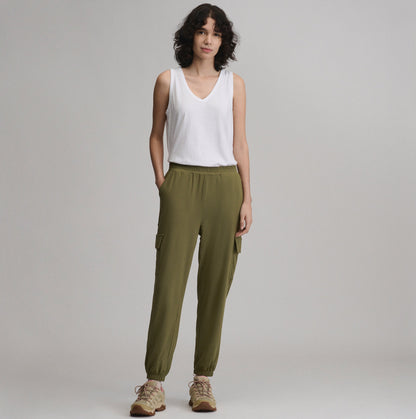 Eddie Bauer Women's Sightseer Knit Cargo Pants alternate view 3